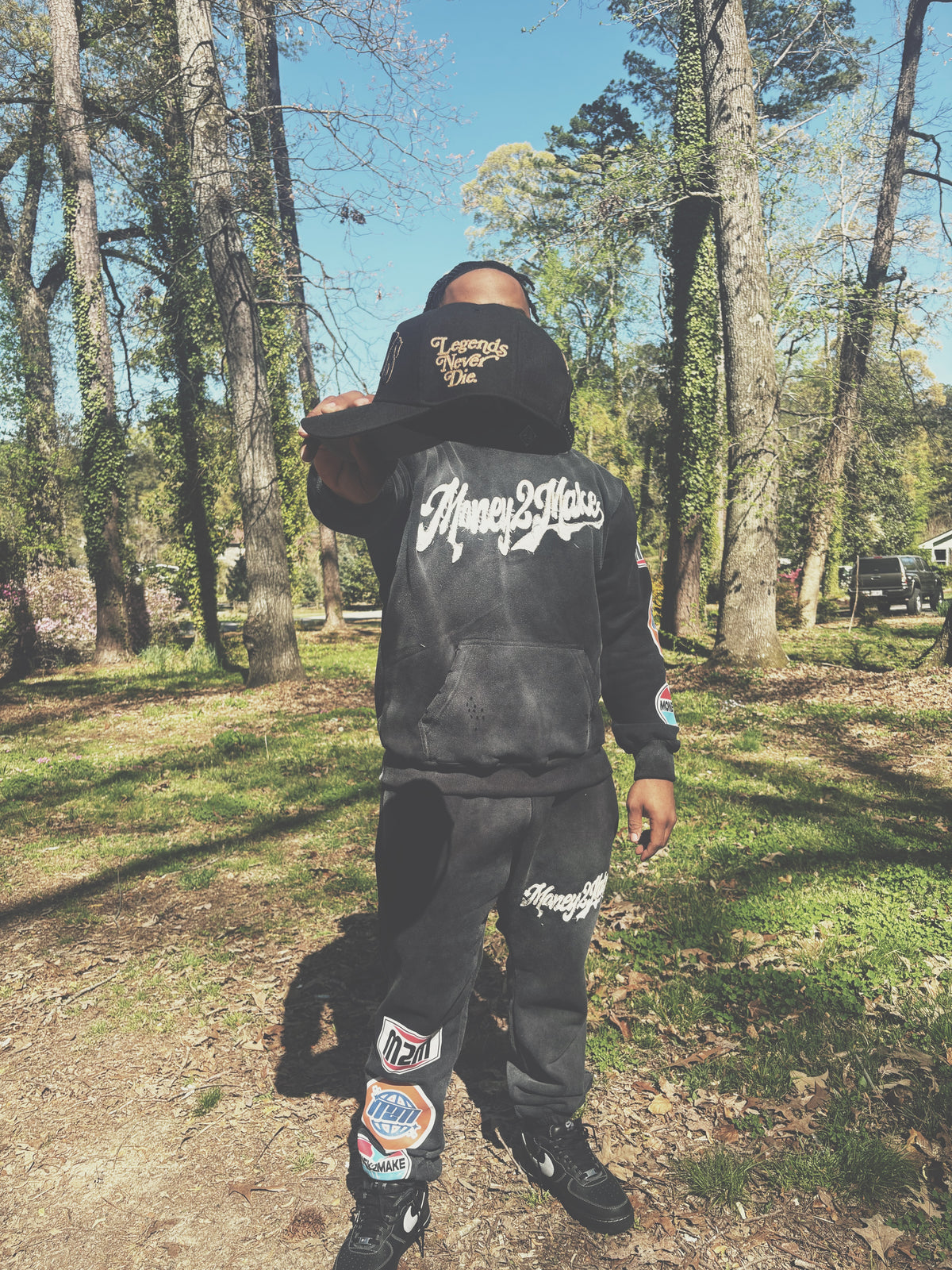 MONEY2MAKE “M2M Worldwide” Hoodie & Jogger Set